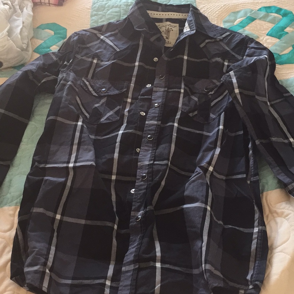 Men’s coastal medium pearl snap button down